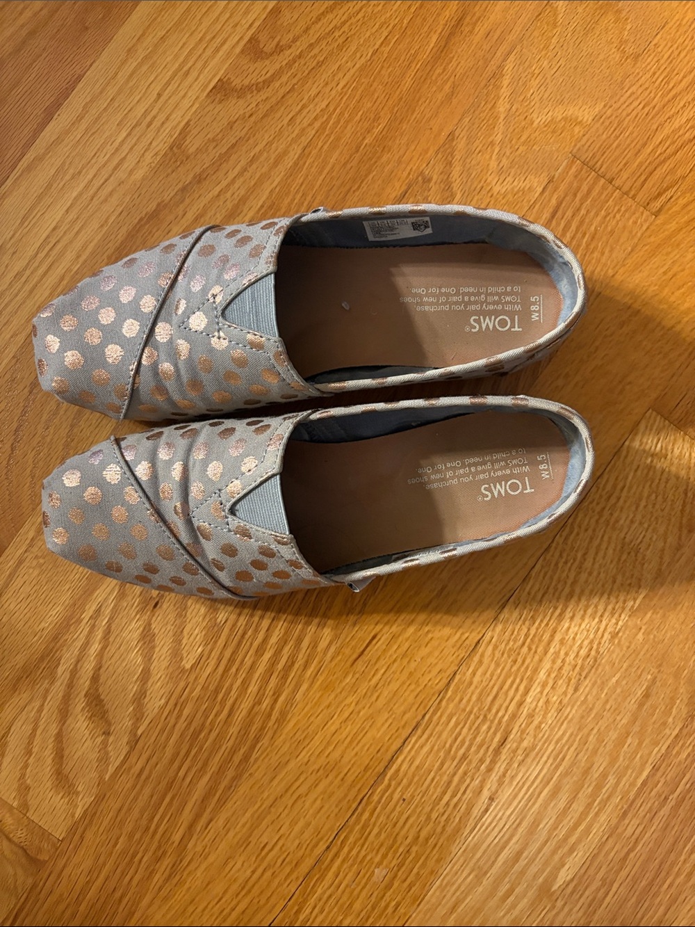 Toms Women's Light Gray Slip-On Flats with Rose Gold Polka Dots